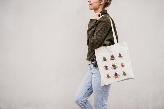 Hummel Motivtasche mit naturgetreuen Zeichnungen heimischer Hummelarten
