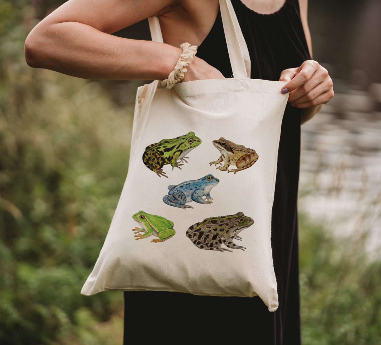 Baumwolltasche mit fünf handillustrierten heimischen Froscharten