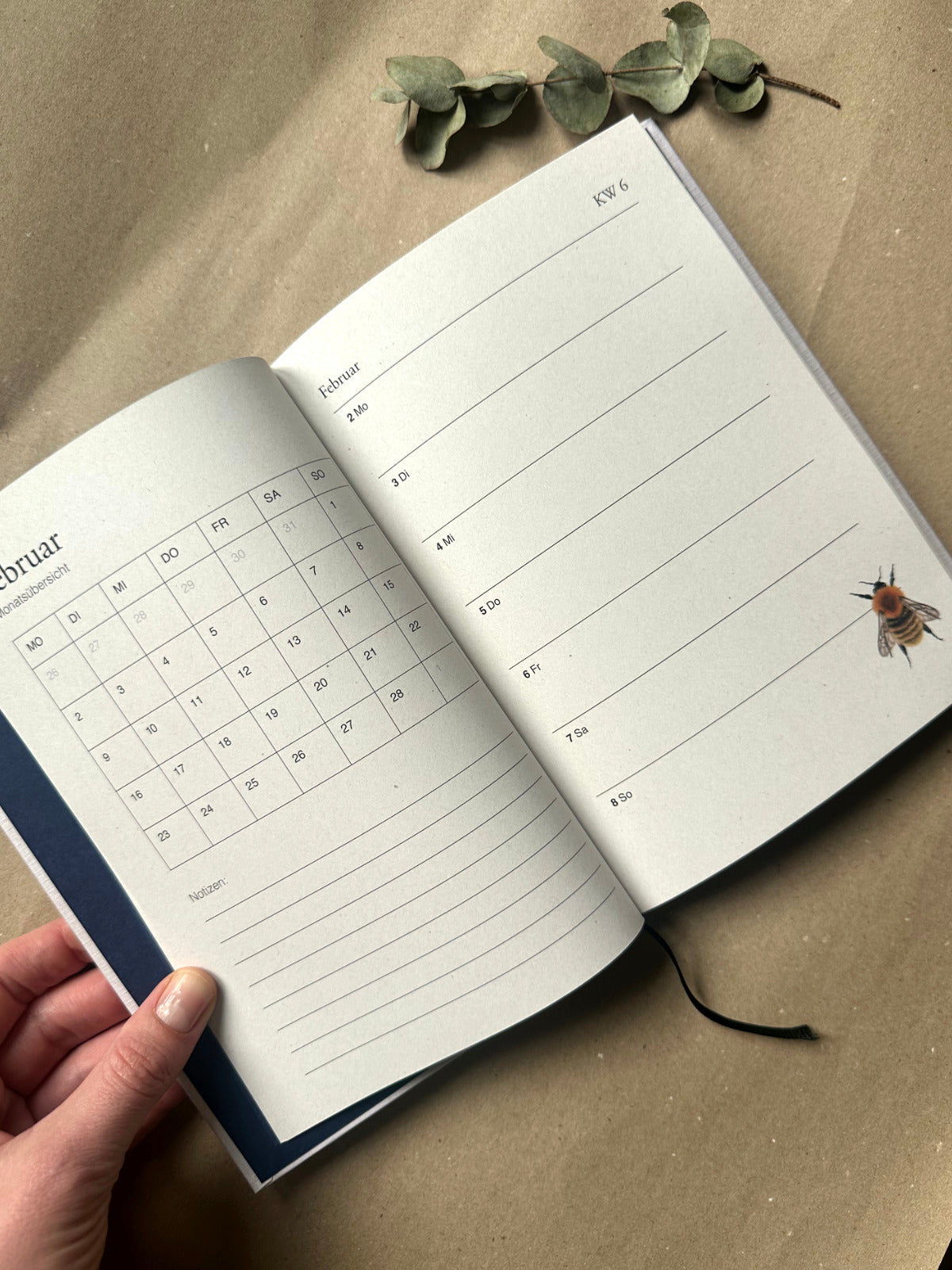 Nachhaltiger Jahresplaner A5 aus Recyclingpapier mit Lesebändchen