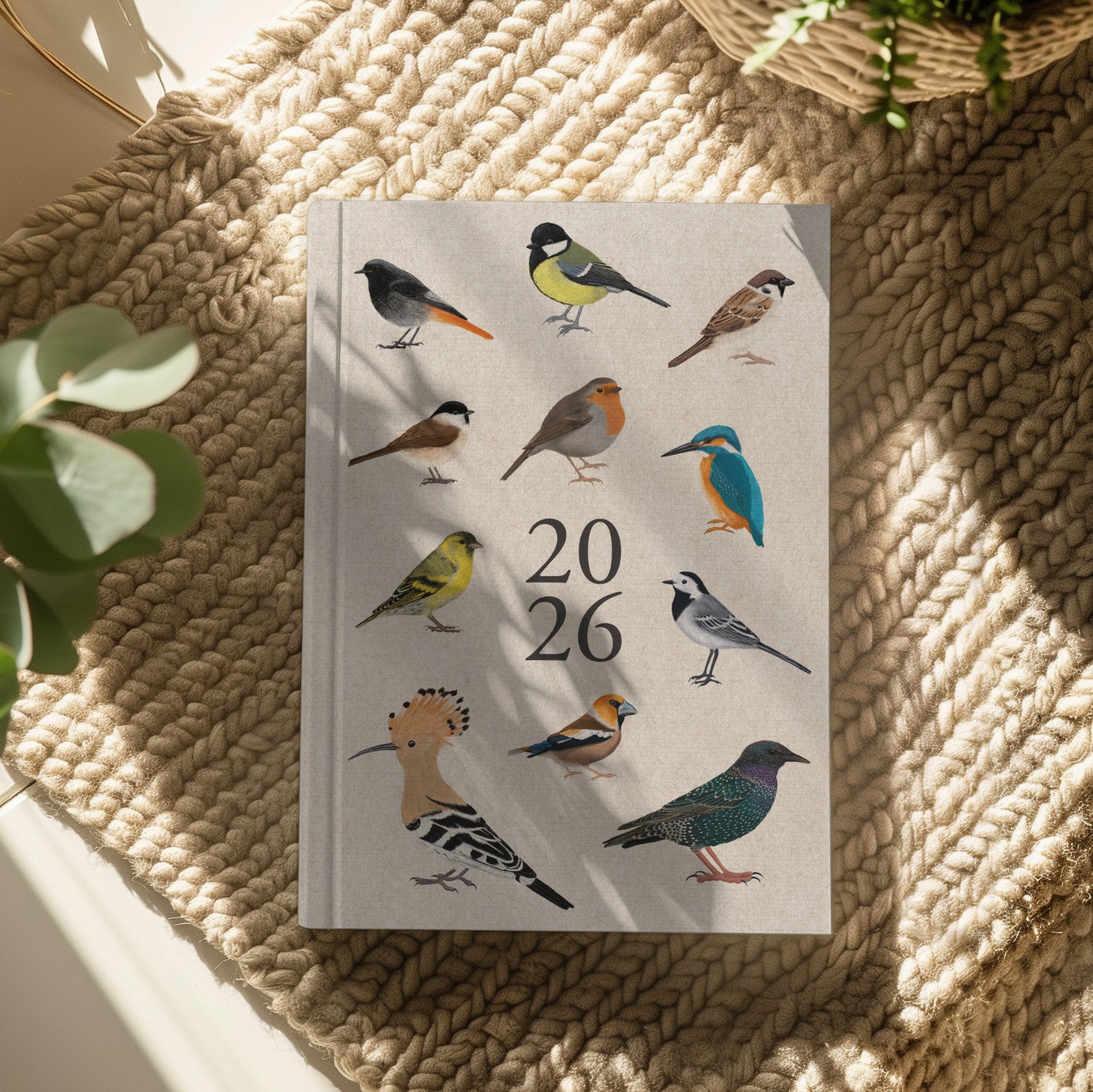 Vogel Planer 2026 Cover mit Illustrationen heimischer Vögel auf Leinenpapier